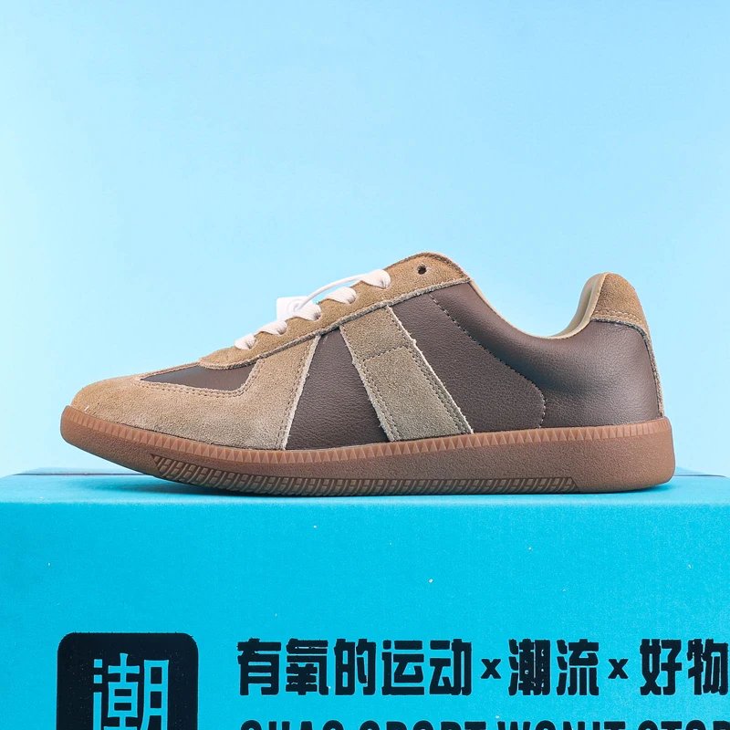 Men's and women's flat bottomed casual shoes, comfortable and breathable in summer, high-quality versatile and fashionable sport