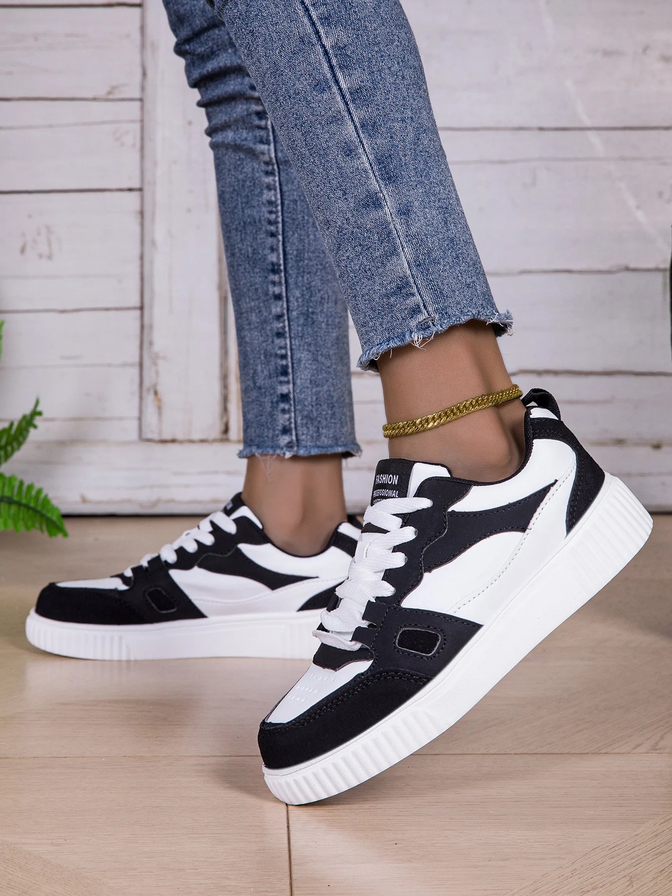 Women Shoes Skateboarding Shoes For Men Fashion Sneakers Lightweight White Black Sports Running Outdoor Casual Shoes Size36-46