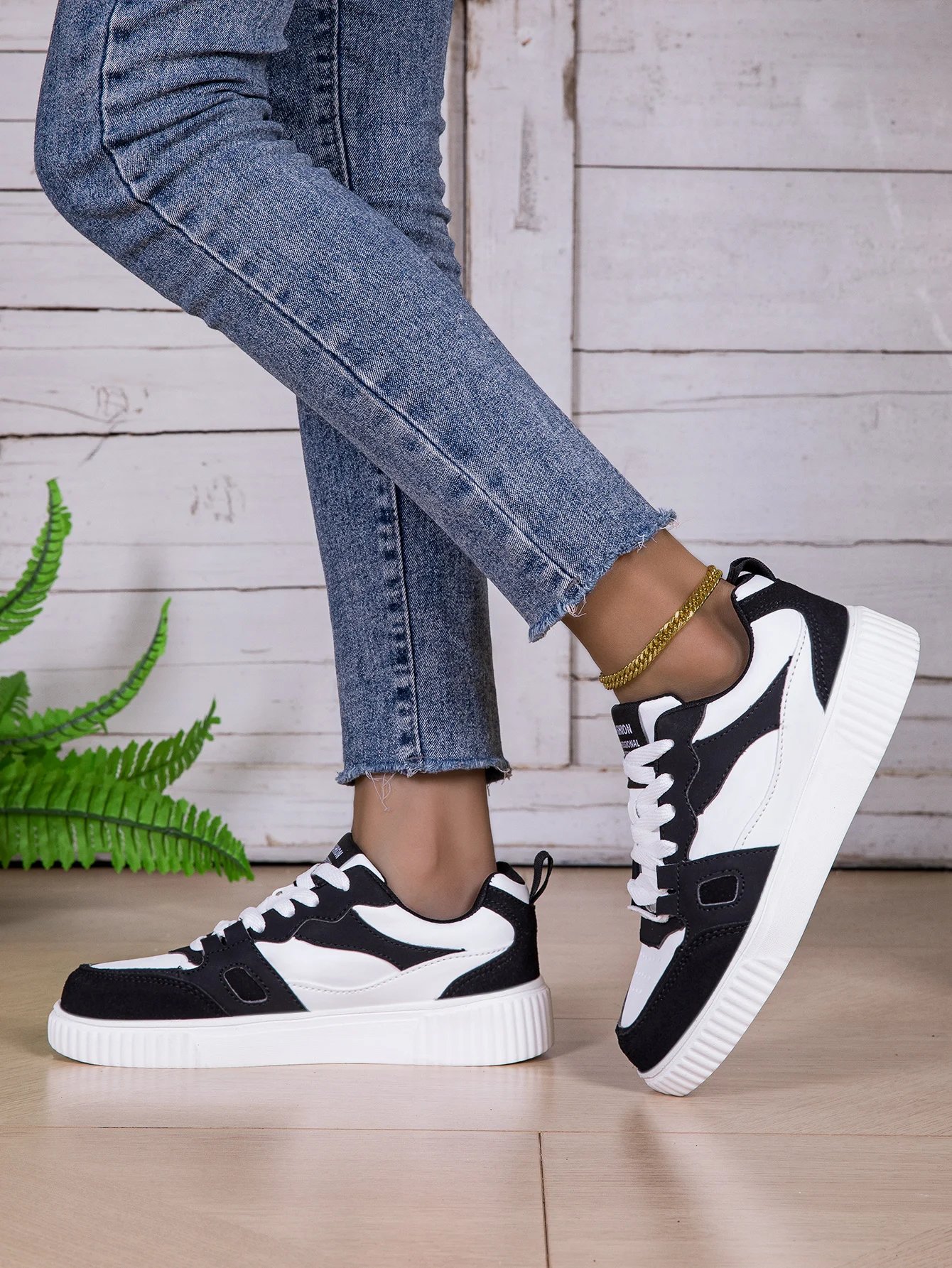 Women Shoes Skateboarding Shoes For Men Fashion Sneakers Lightweight White Black Sports Running Outdoor Casual Shoes Size36-46