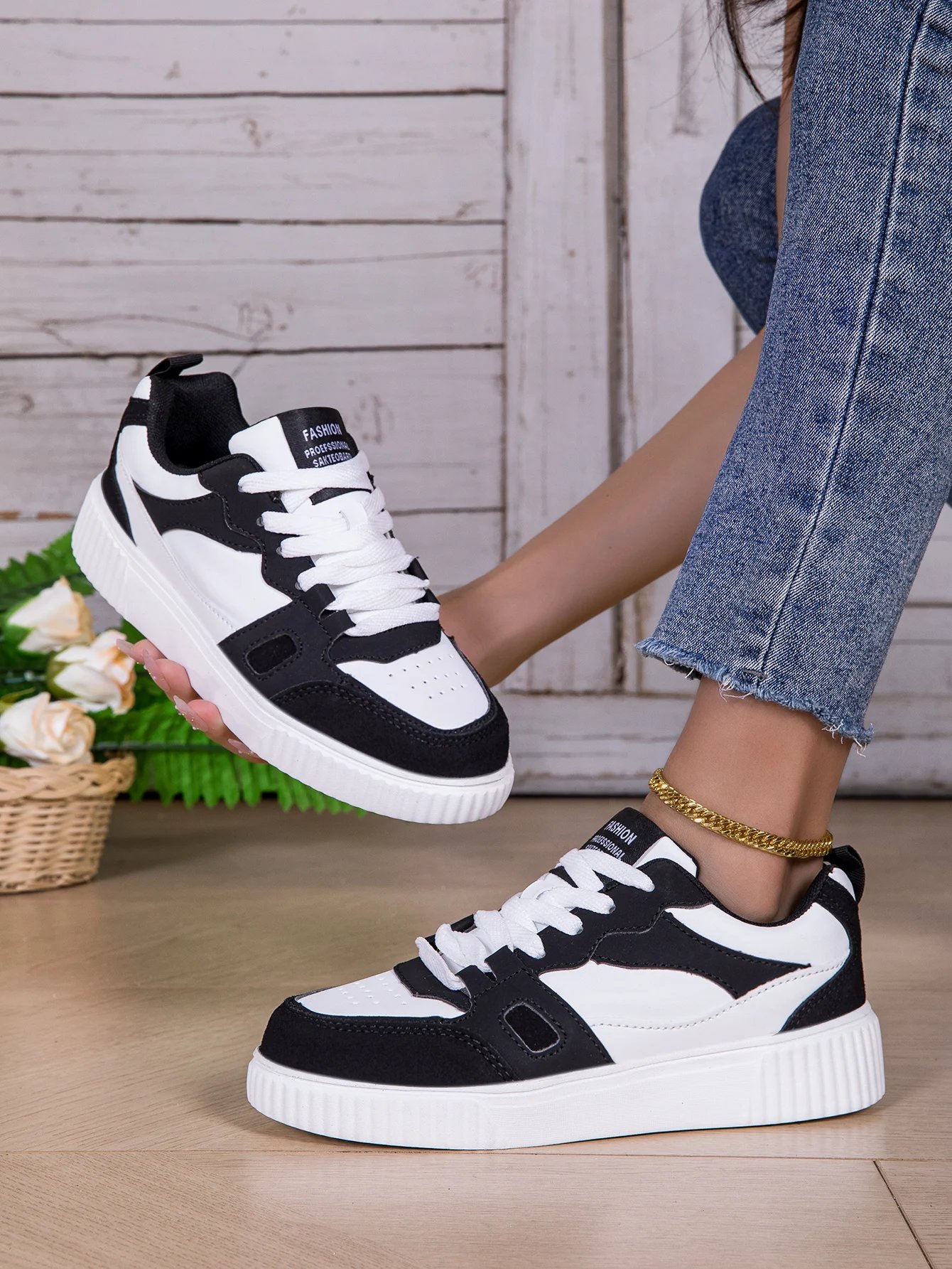 Women Shoes Skateboarding Shoes For Men Fashion Sneakers Lightweight White Black Sports Running Outdoor Casual Shoes Size36-46