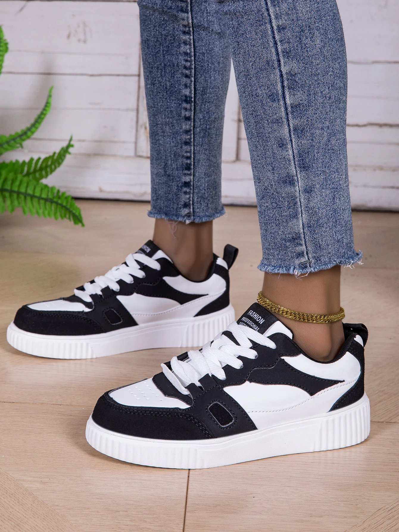 Women Shoes Skateboarding Shoes For Men Fashion Sneakers Lightweight White Black Sports Running Outdoor Casual Shoes Size36-46