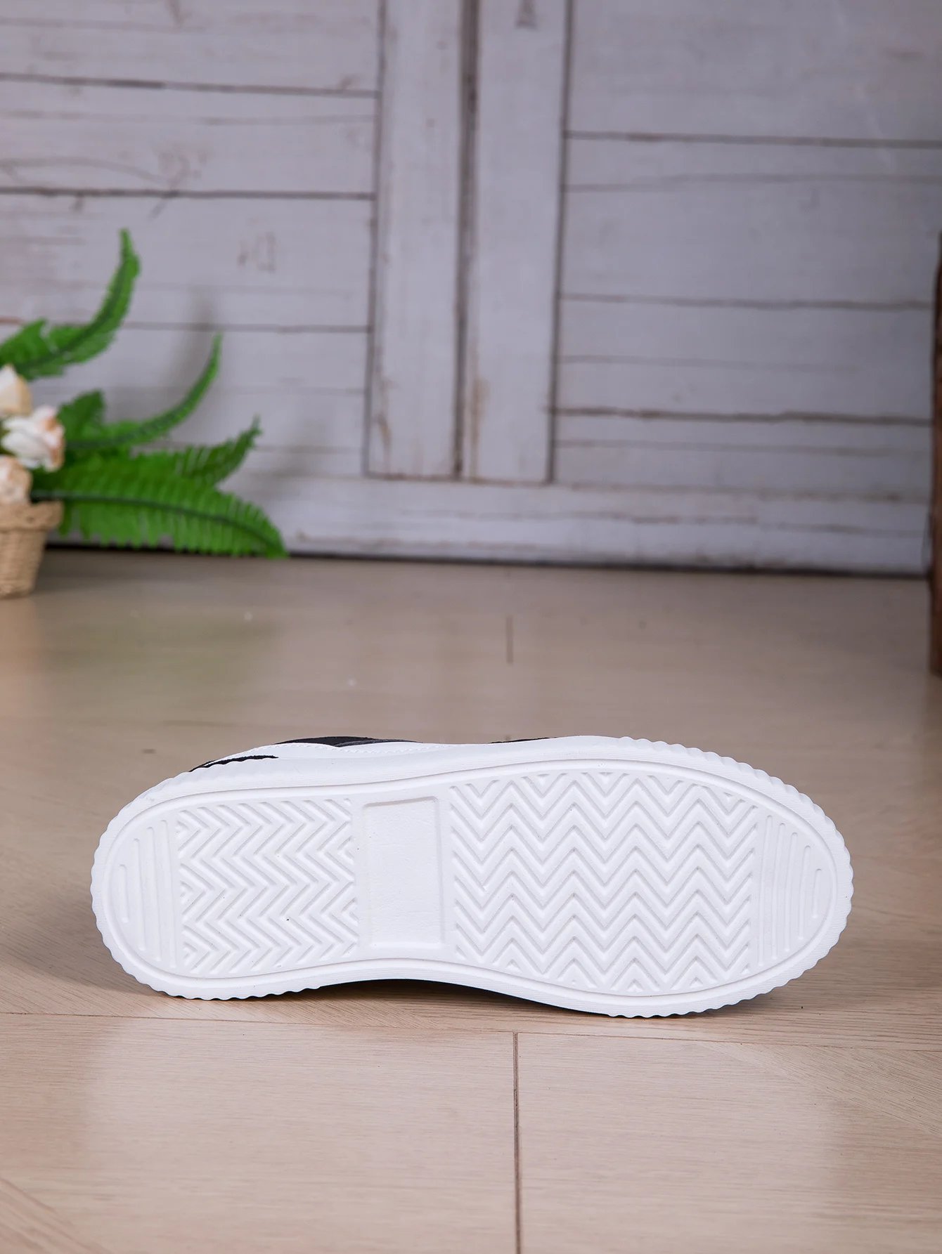 Women Shoes Skateboarding Shoes For Men Fashion Sneakers Lightweight White Black Sports Running Outdoor Casual Shoes Size36-46