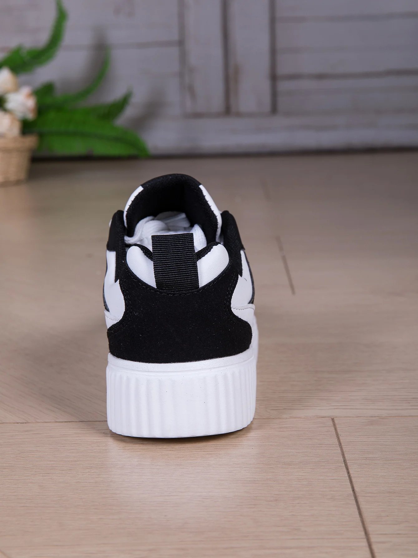 Women Shoes Skateboarding Shoes For Men Fashion Sneakers Lightweight White Black Sports Running Outdoor Casual Shoes Size36-46