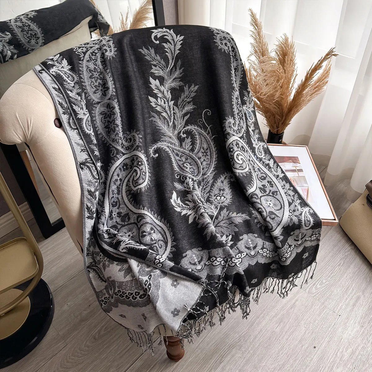 2025 Women Scarf Luxury Bohemian Style Shawl Jacquard Paisley Pattern Designer Tassel Blanket Design Lady Muslim Hijab Pashmina