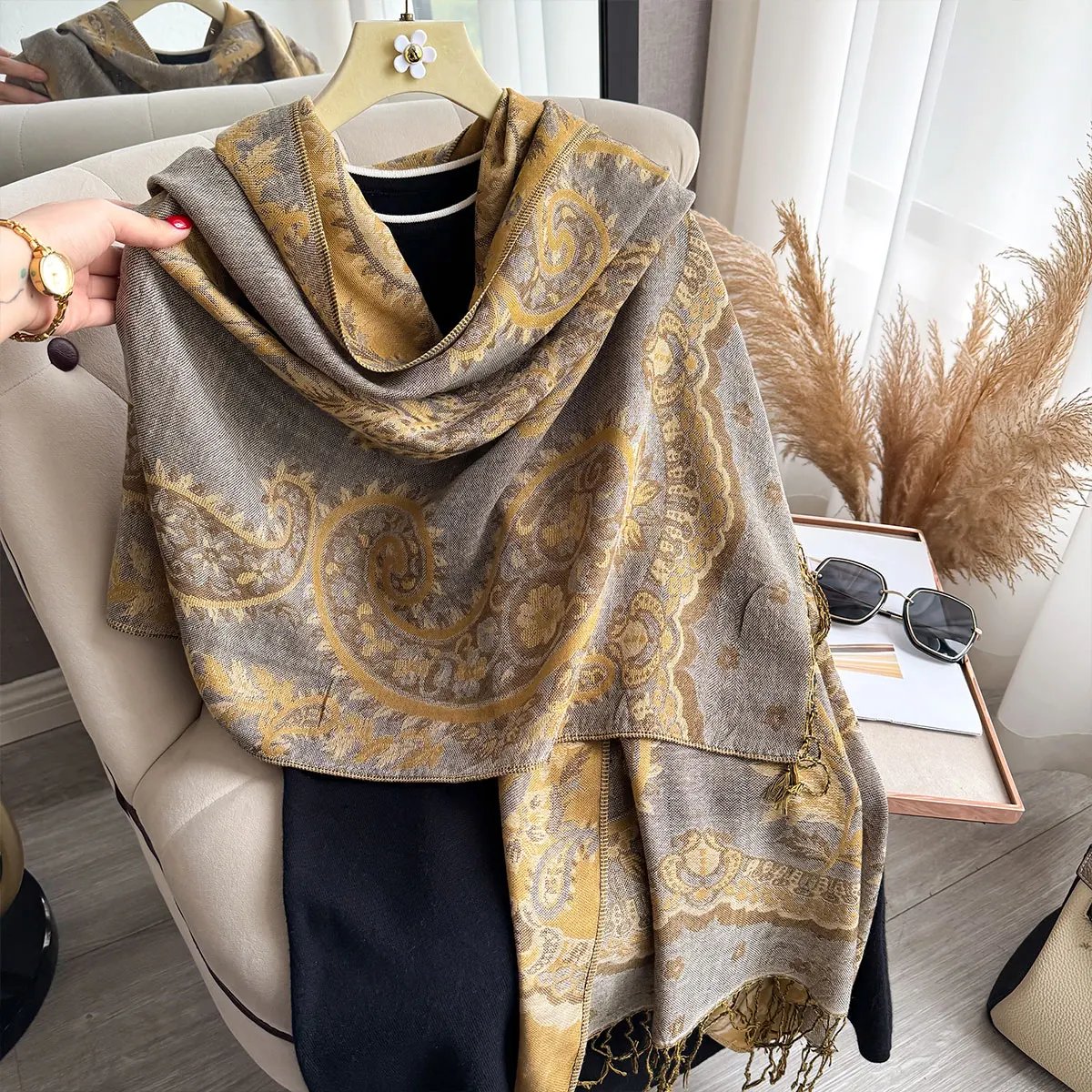 2025 Women Scarf Luxury Bohemian Style Shawl Jacquard Paisley Pattern Designer Tassel Blanket Design Lady Muslim Hijab Pashmina