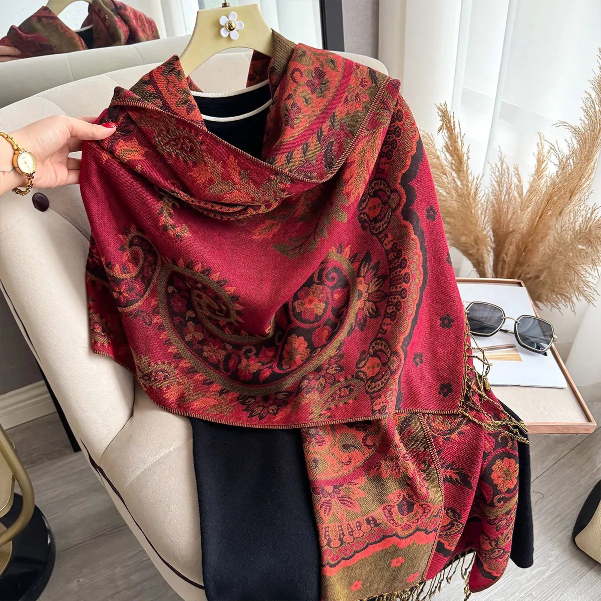 2025 Women Scarf Luxury Bohemian Style Shawl Jacquard Paisley Pattern Designer Tassel Blanket Design Lady Muslim Hijab Pashmina