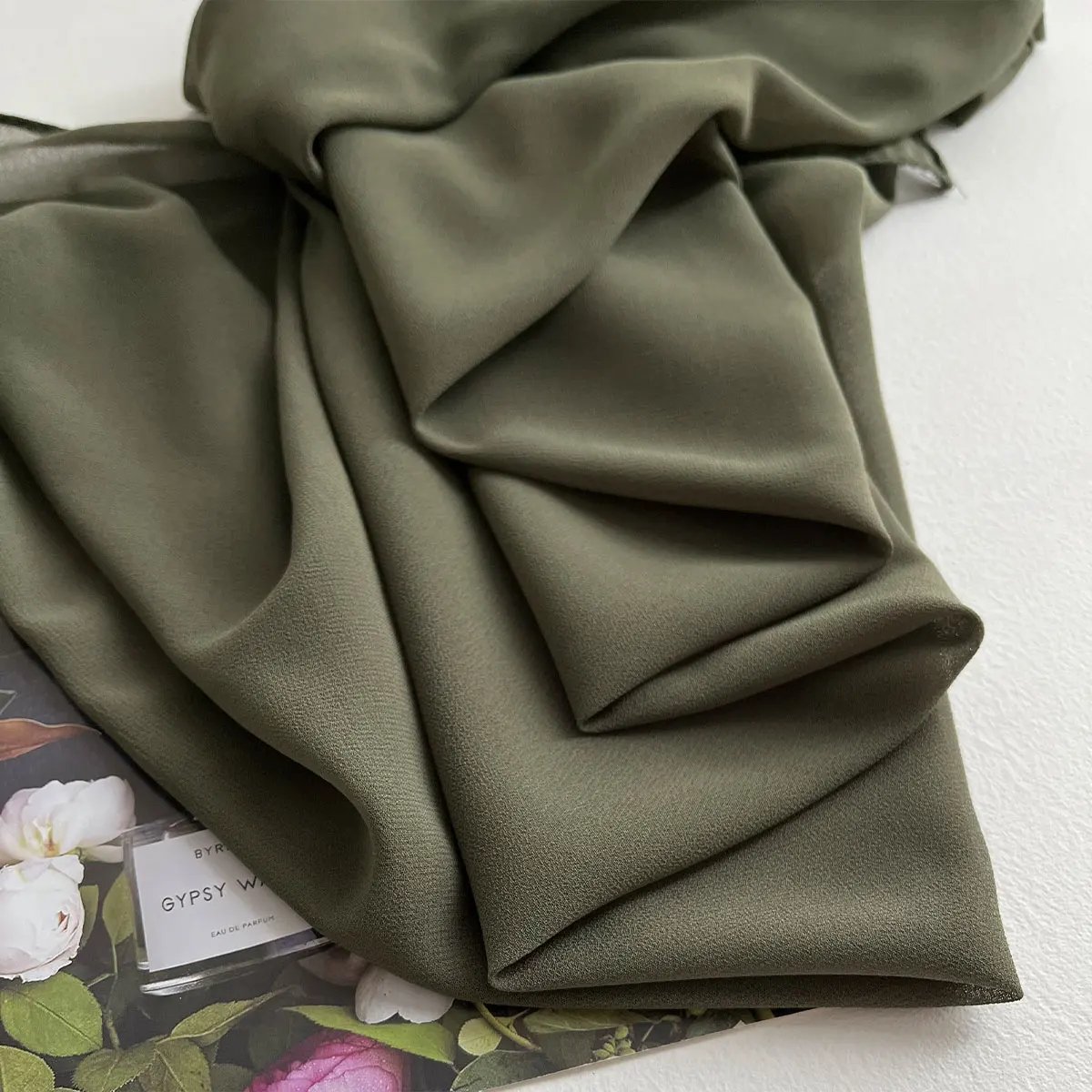 2025 New Elegant Modest Women Bubble Chiffon Solid Color Muslim Head Scarf Ladies Shawl and Wrap Female Foulard Hijab Stoles