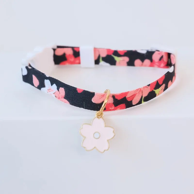 Pet Cute Daisy Collar Summer Cat Necklace Dog Scarf Accessories Cute Anti-suffocation Buckle Neck Collar