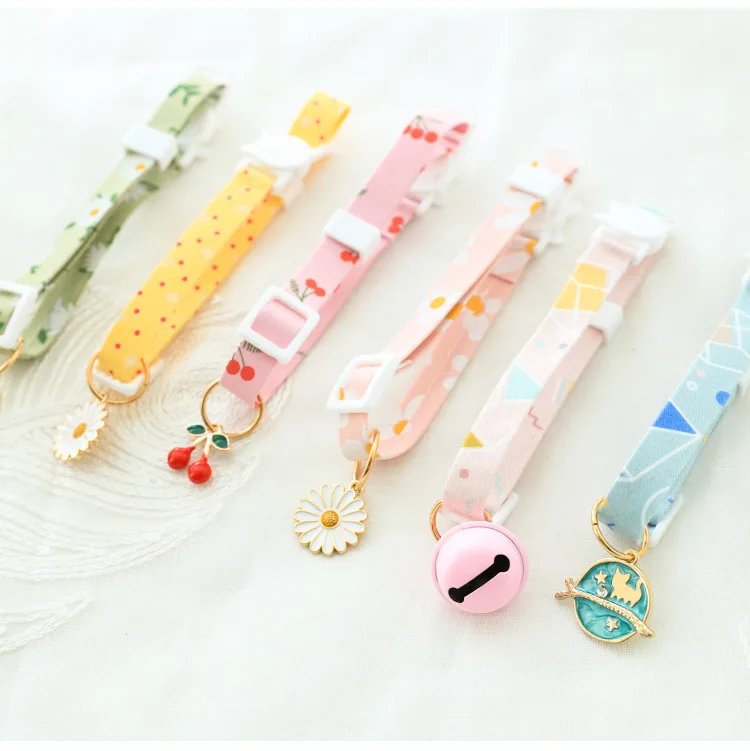 Pet Cute Daisy Collar Summer Cat Necklace Dog Scarf Accessories Cute Anti-suffocation Buckle Neck Collar