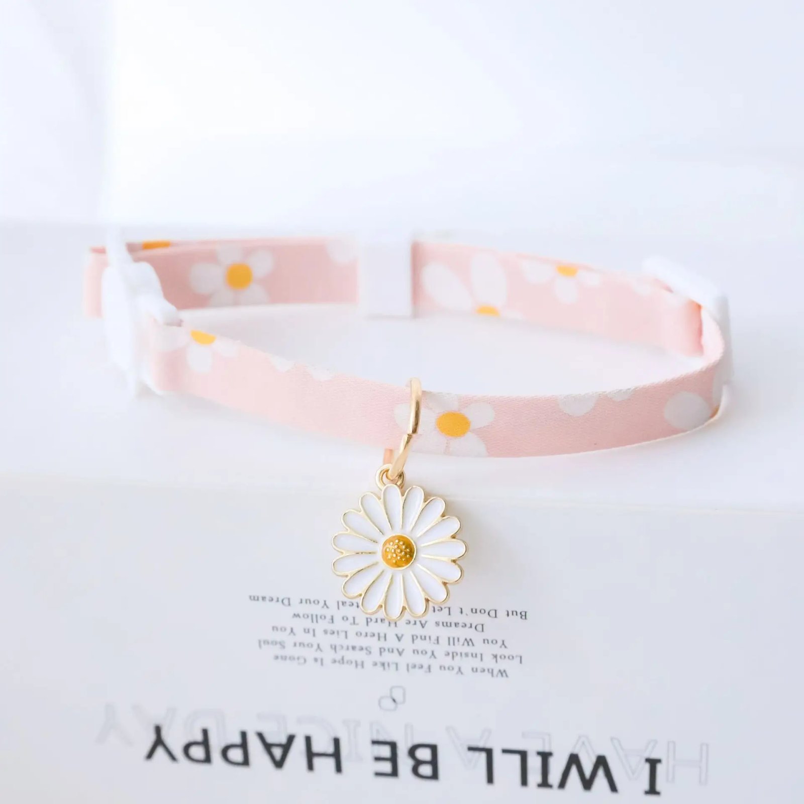 Pet Cute Daisy Collar Summer Cat Necklace Dog Scarf Accessories Cute Anti-suffocation Buckle Neck Collar